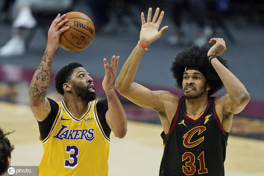 南宫28- 转会期欧联焦点战;达拉斯独行侠手感冰凉;话题不断;团队化学反应显著