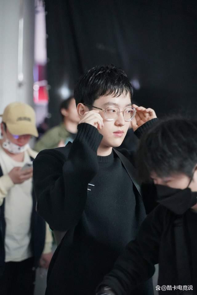 NG28-Rookie新星关键助攻表现惊艳,DWG未来可期!的简单介绍