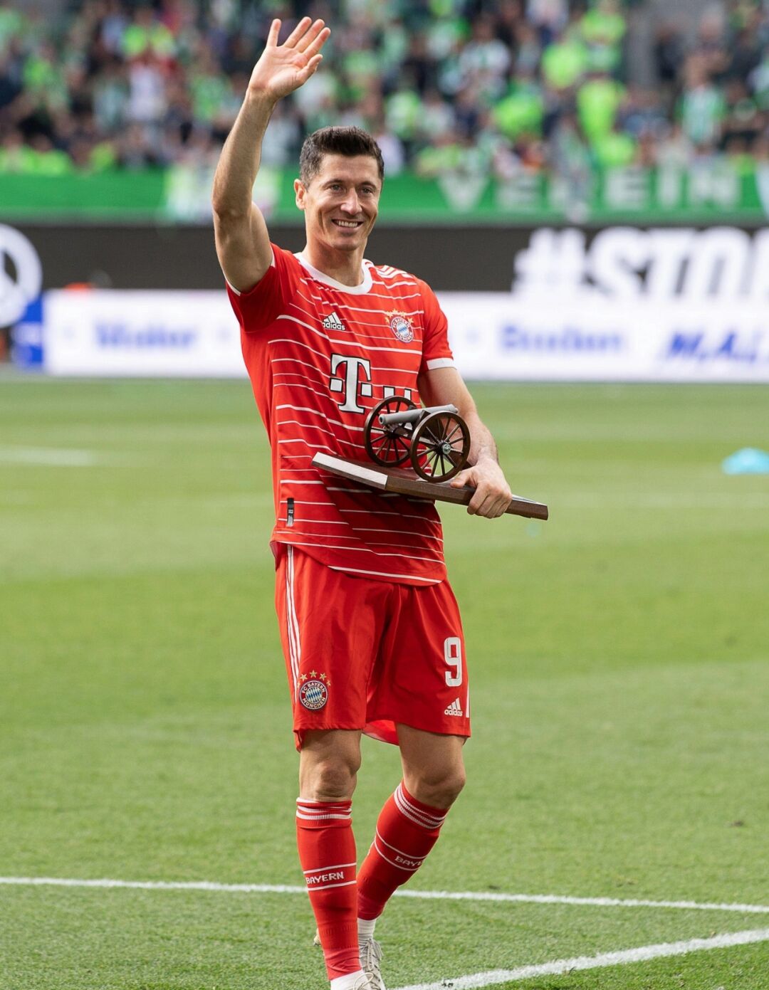 南宫28-莱万多夫斯基新星大胜表现惊艳,DWG未来可期!的简单介绍